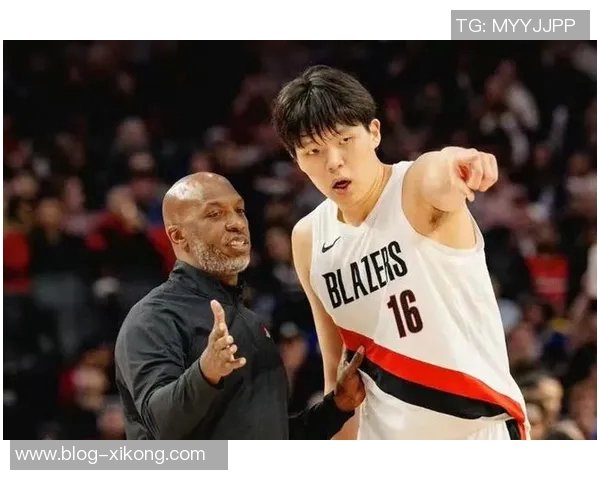 比卢普斯场下表现获高分评价小杨认为他值得8到9分